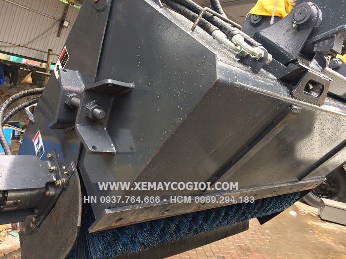 may-xuc-lat-quet-bui-rac-xcmg-xc750k