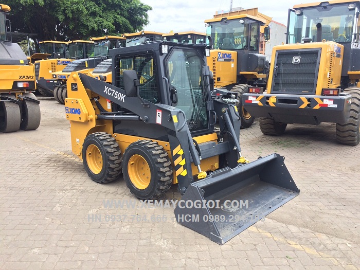 may-xuc-lat-quet-bui-rac-xcmg-xc750k