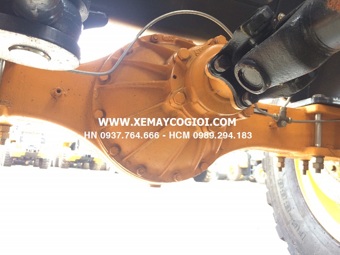 may-xuc-lat-can-dai-do-cao-cho-nganh-nong-lam-san