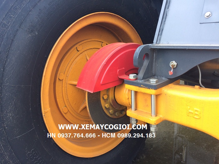 may-xuc-lat-can-dai-do-cao-cho-nganh-nong-lam-san