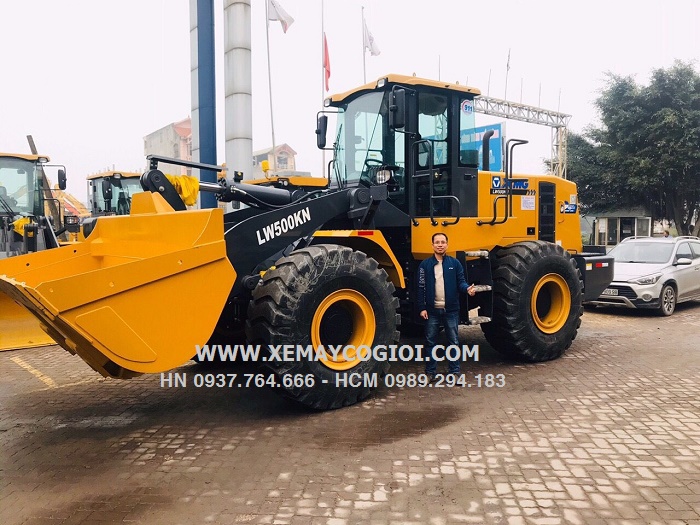 so-sanh-may-xuc-lat-xcmg-lw500kn-va-liugong-855h