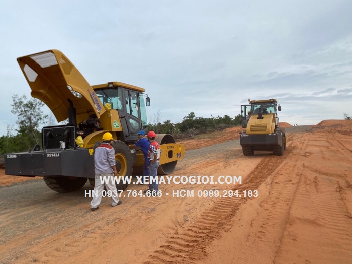 ban-giao-xe-lu-rung-xcmg-xs143j-tu-trong-14-tan