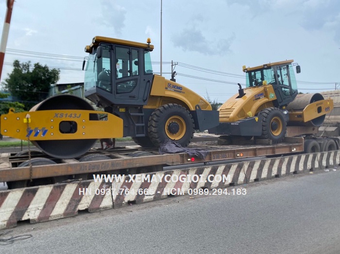 ban-giao-xe-lu-rung-xcmg-xs143j-tu-trong-14-tan