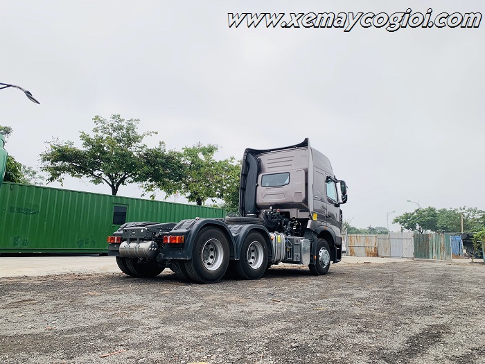 mua-xe-dau-keo-sitrak-440-cau-lap-mau-nau