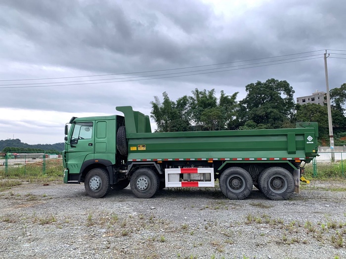 xe ben howo 4 chân thùng đúc