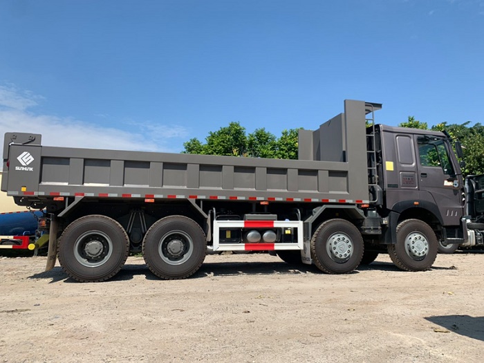 xe ben thùng vuông howo 4 chân