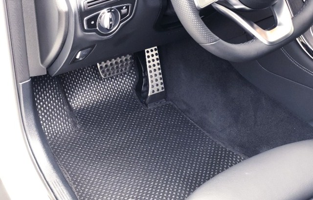 cắt thảm lót sàn ô tô