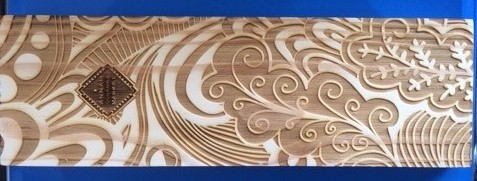 khắc hoa văn trên hộp gỗ