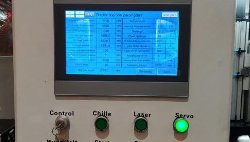 bảng điều khiển của máy cắt ống fiber