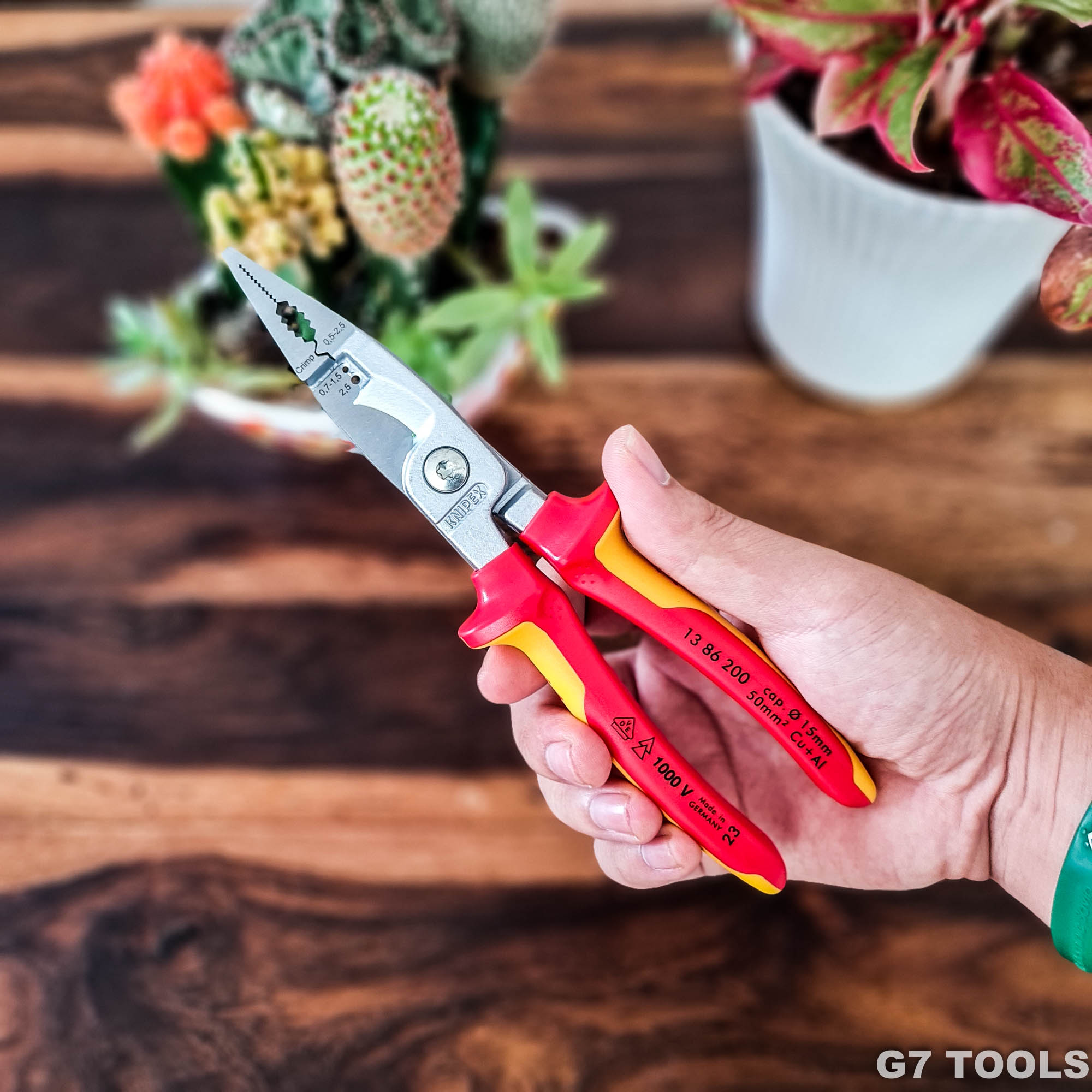 Kìm Lắp Điện 6 Chức Năng Knipex 13 86 200 Cách Điện 1000 Volt