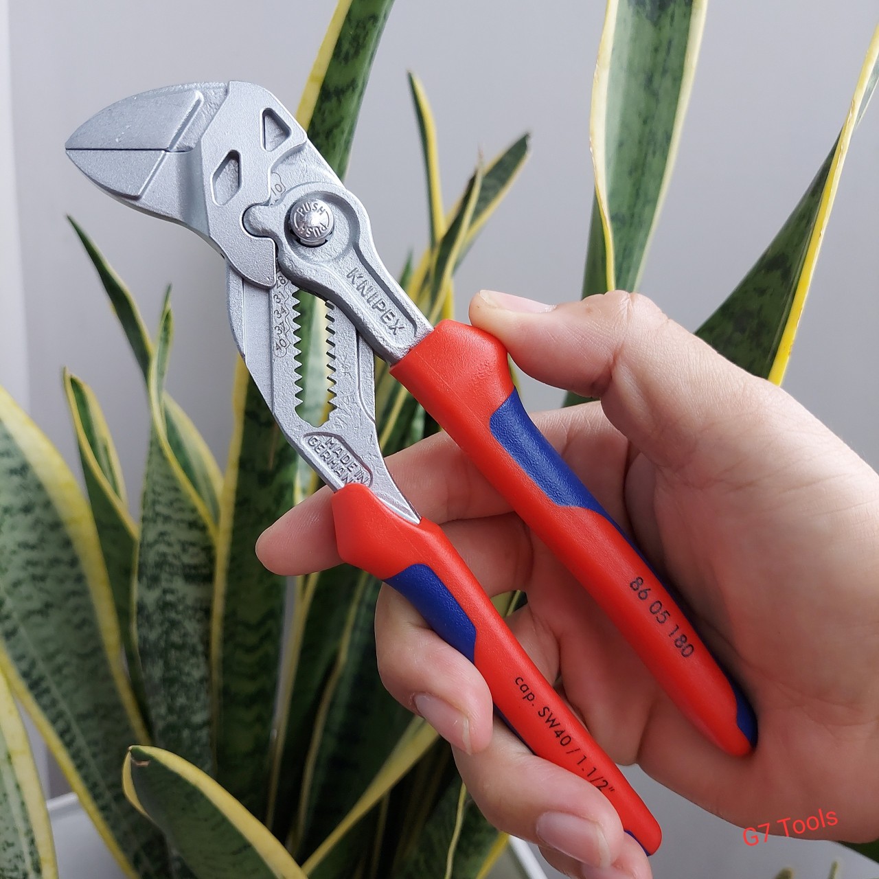 Kìm mỏ lết Knipex 86 05 180