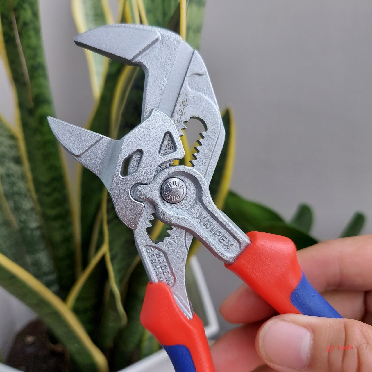 Kìm mỏ lết Knipex 86 05 180