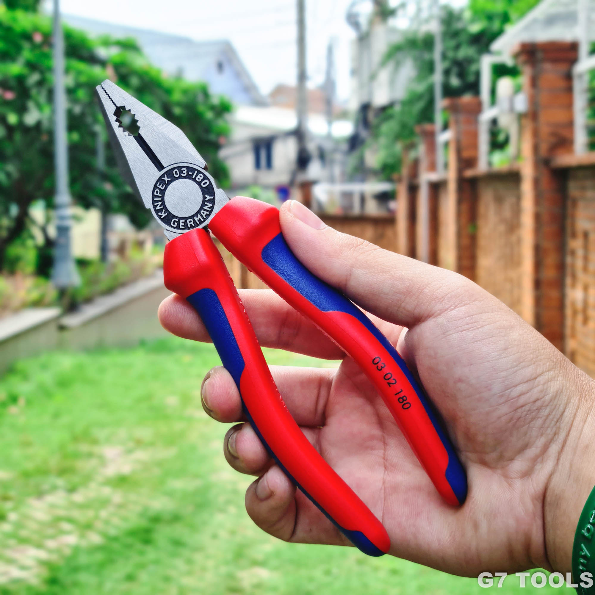 Kìm Bằng Đa Năng Knipex 03 02 180 Lưỡi Cắt Tôi 60 HRC Chiều Dài 180mm