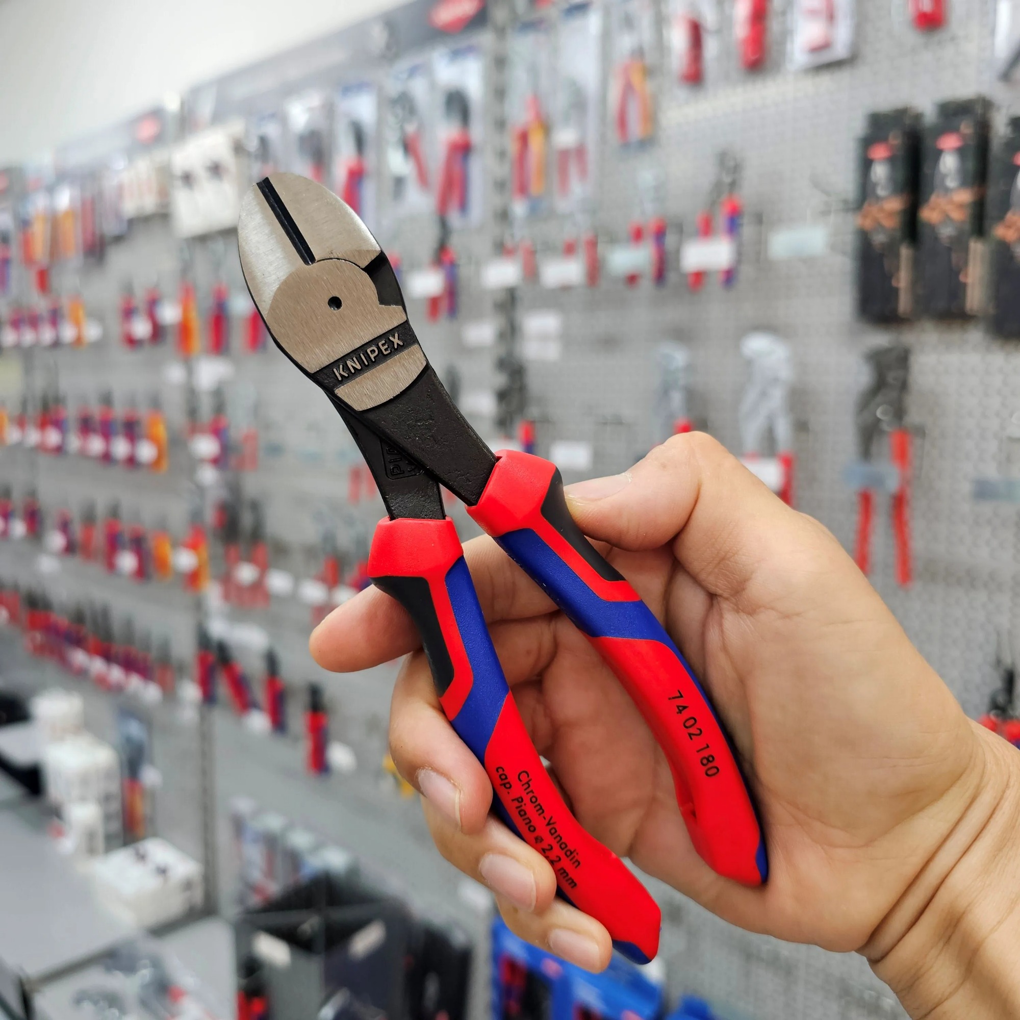 Kìm Cat Knipex 74 02 180