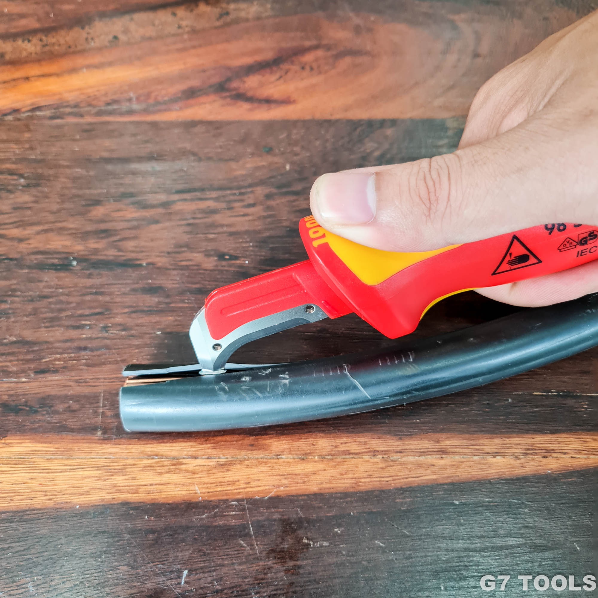 Dao Rọc Cáp Knipex 98 55 SB Có Chấn Bảo Vệ Lõi Cáp