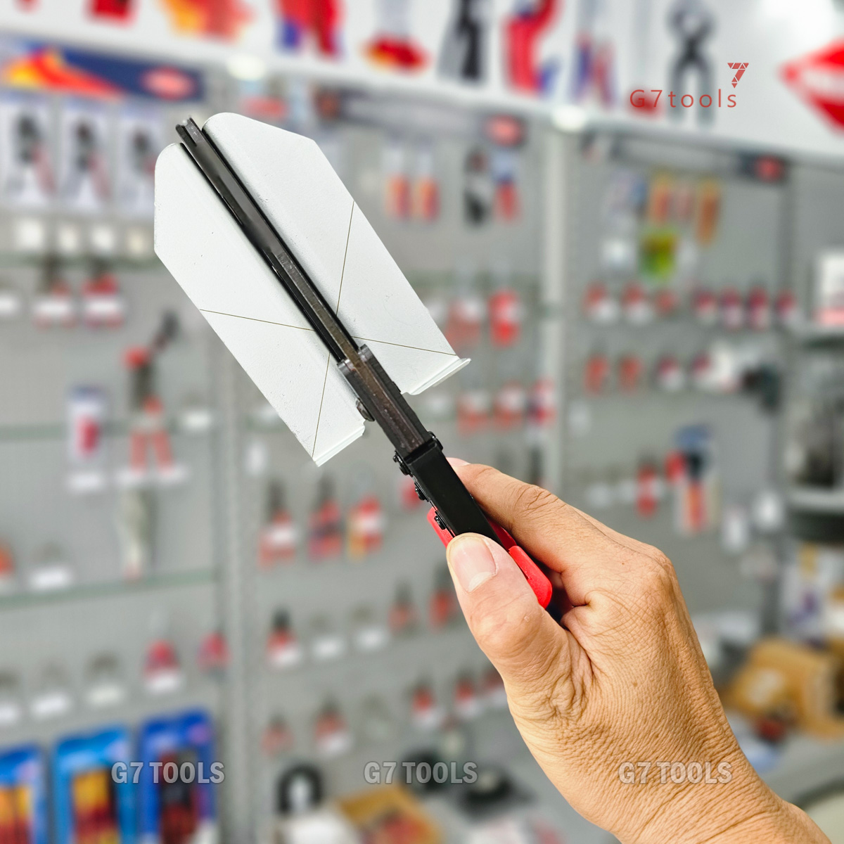 Kềm Cắt Máng Nhựa Vinyl Shear Cable Duct Knipex 95 02 21