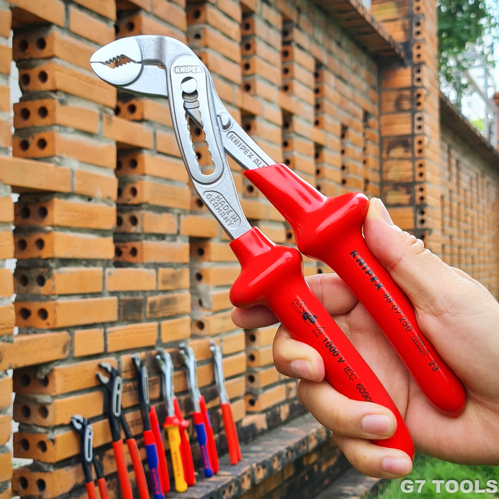 Kìm Nước Mỏ Quạ Knipex Alligator 88 07 250