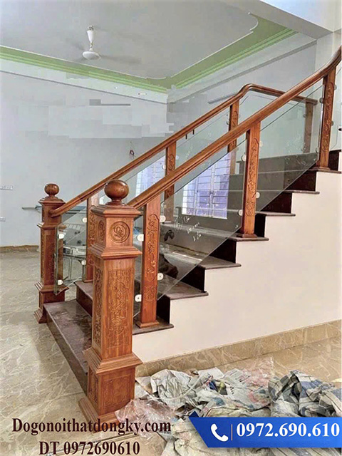 TRụ cầu thang gỗ