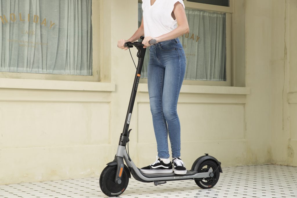 chube Xe điện mini Segway Ninebot Kickscooter D18W
