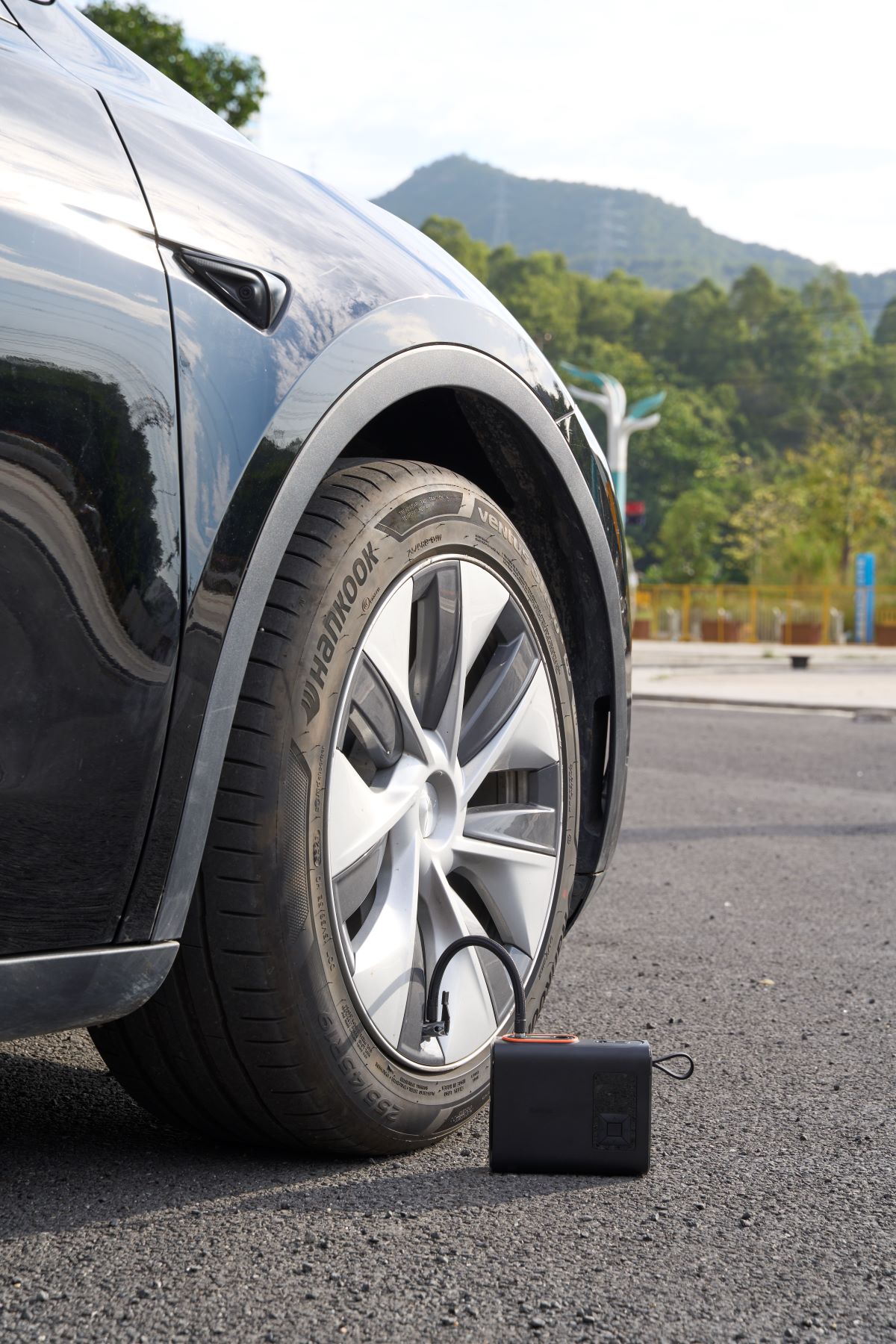 Bơm lốp ô tô Baseus