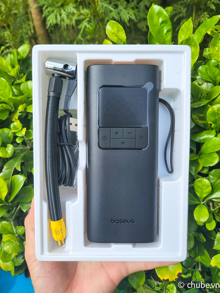 Bơm lốp ô tô Baseus không dây