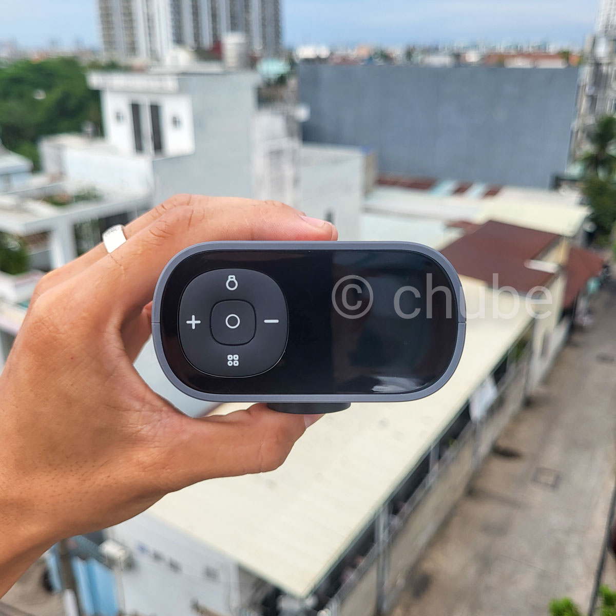 Bơm lốp xe đạp, xe máy Baseus PrimeTrip 45W 1750mAh - thiết kế nhỏ gọn, màn hình LCD trực quan.