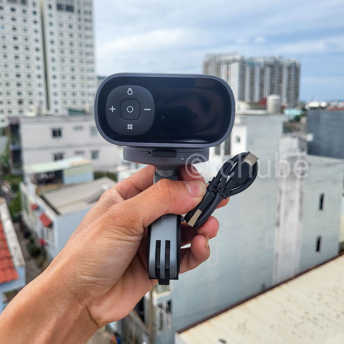 Bơm lốp Baseus PrimeTrip 45W 1750mAh và các phụ kiện đi kèm - sẵn sàng cho mọi tình huống.