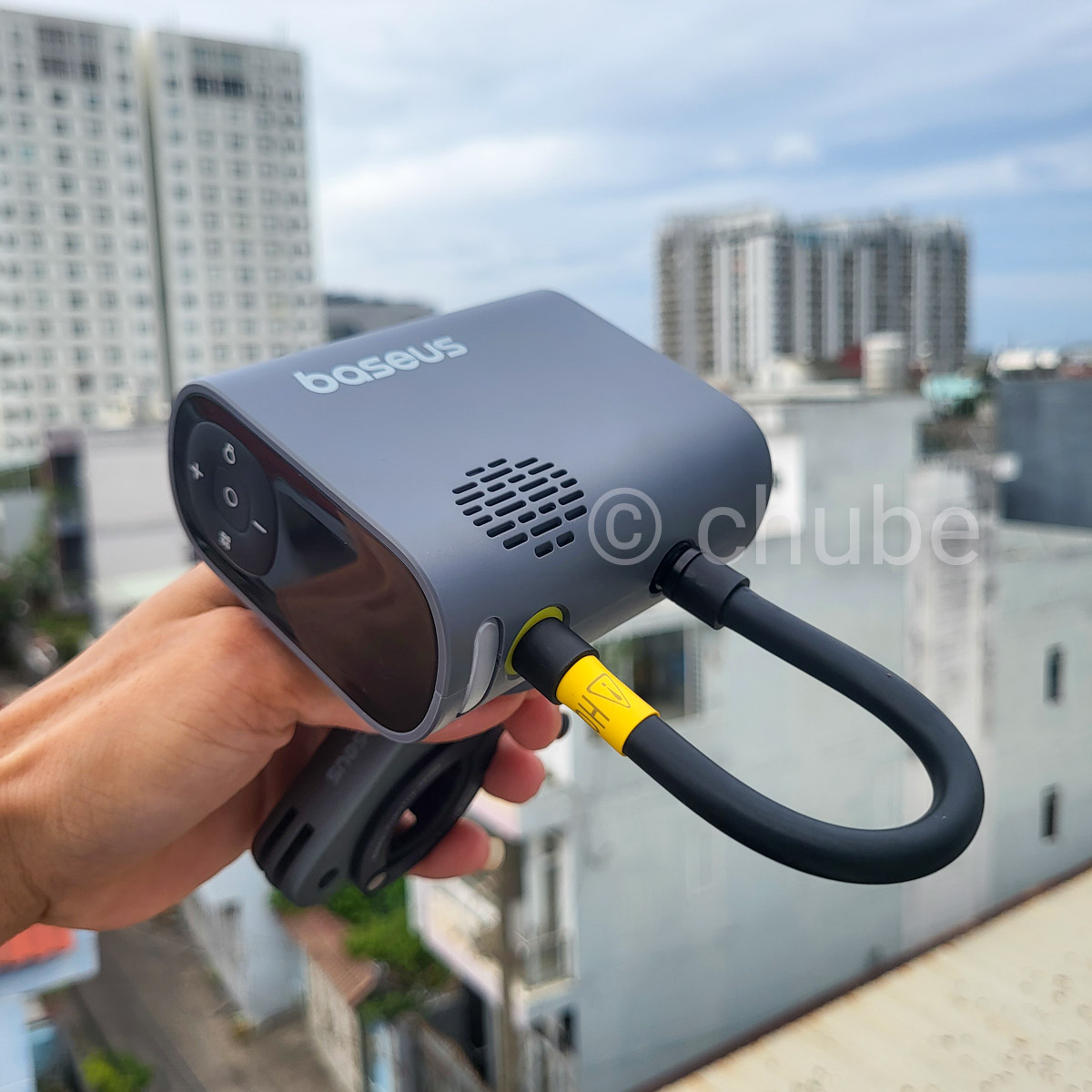 Bơm lốp Baseus PrimeTrip 45W 1750mAh - nhỏ gọn, tiện lợi, dễ dàng mang theo trong mọi hành trình.