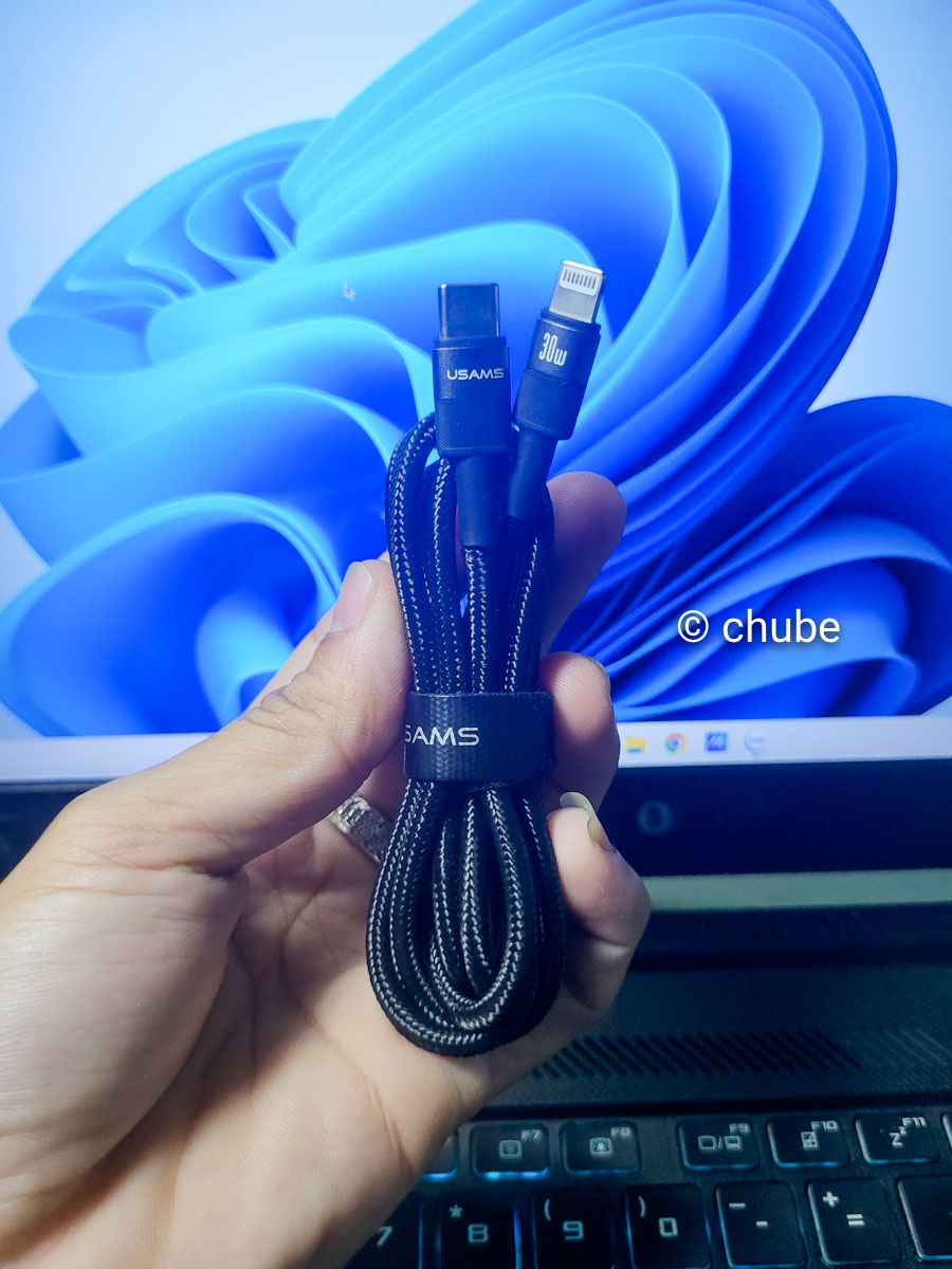 Cáp sạc nhanh USAMS SJ729 30W Type-C to Lightning - cận cảnh đầu cáp