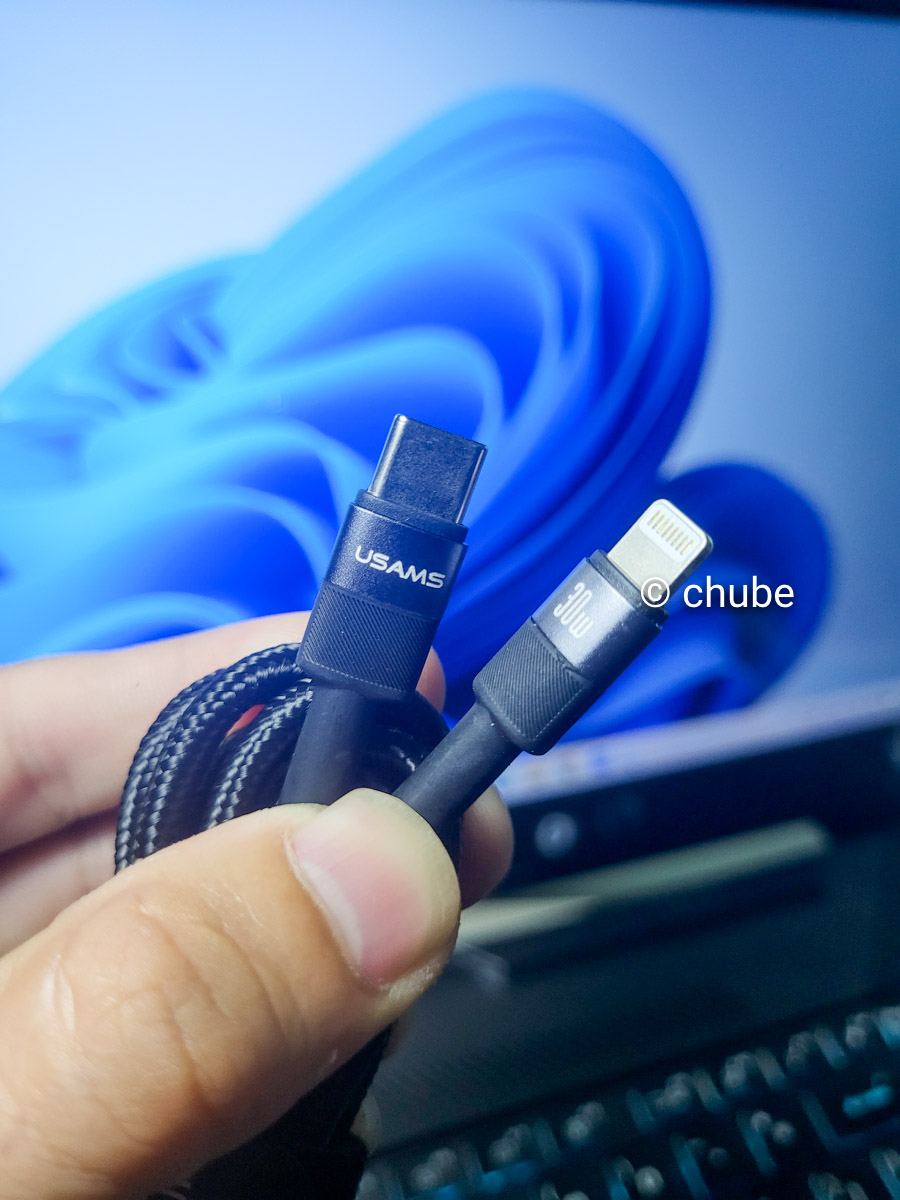 Cáp sạc nhanh USAMS SJ729 30W Type-C to Lightning - góc nhìn cận cảnh