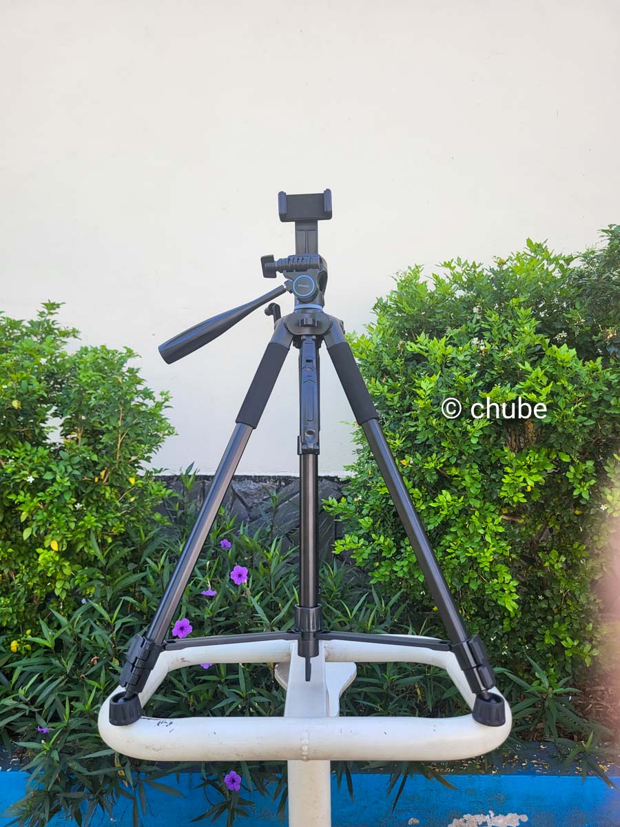 Tripod Rtako VT-860S với thiết kế chân lục giác chắc chắn, chiều cao tối đa 1.7m.