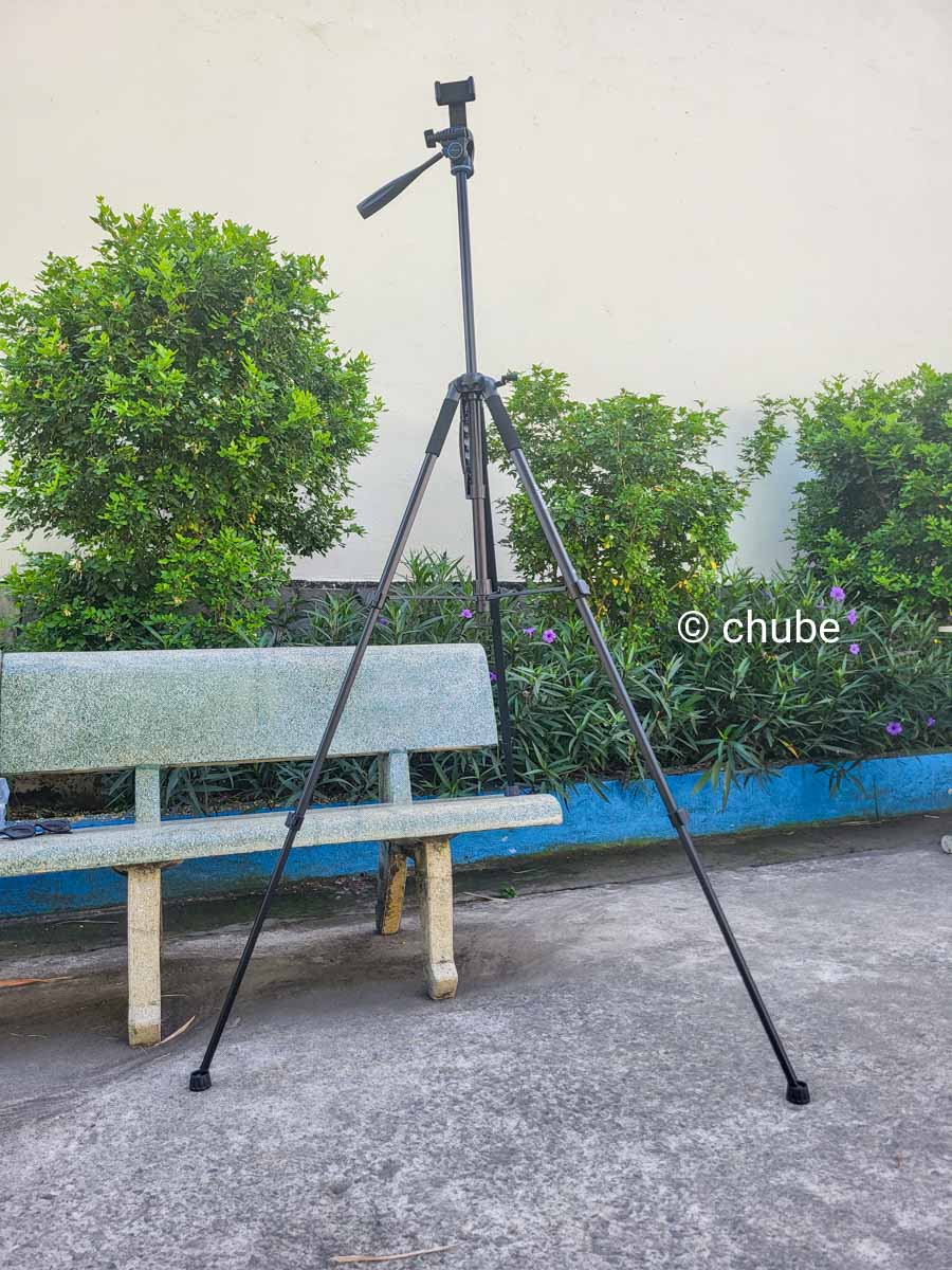 Tripod Rtako VT-860S được sử dụng với điện thoại thông minh, ổn định và dễ dàng điều chỉnh góc quay.