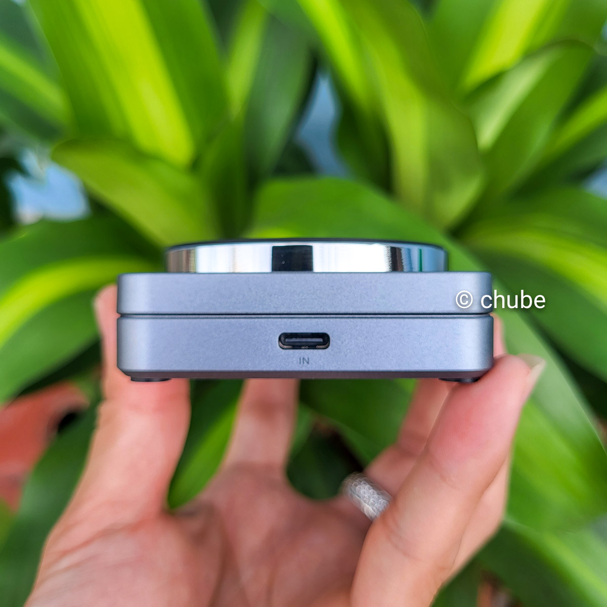 Đế sạc không dây từ tính UGREEN MagFlow 2-in-1 thiết kế gập gọn