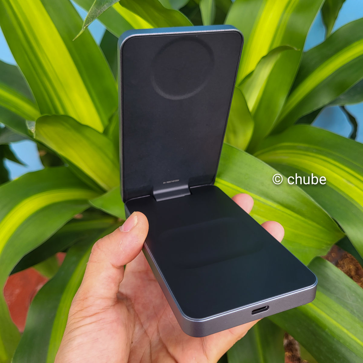 Đế sạc UGREEN MagFlow 2-in-1 tương thích với nhiều thiết bị