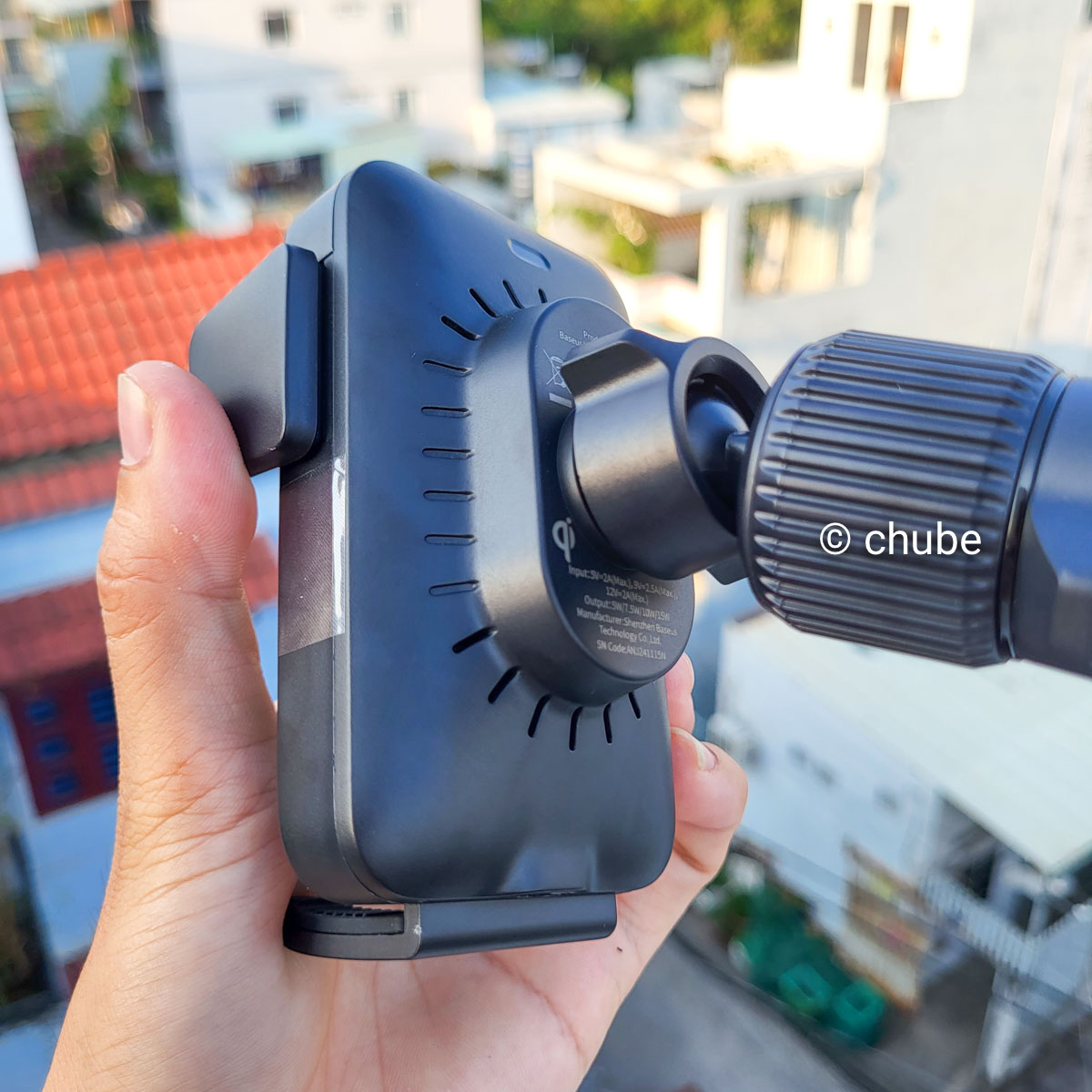 Cận cảnh đế giữ điện thoại Baseus Wisdom Pro 15W, thiết kế sang trọng