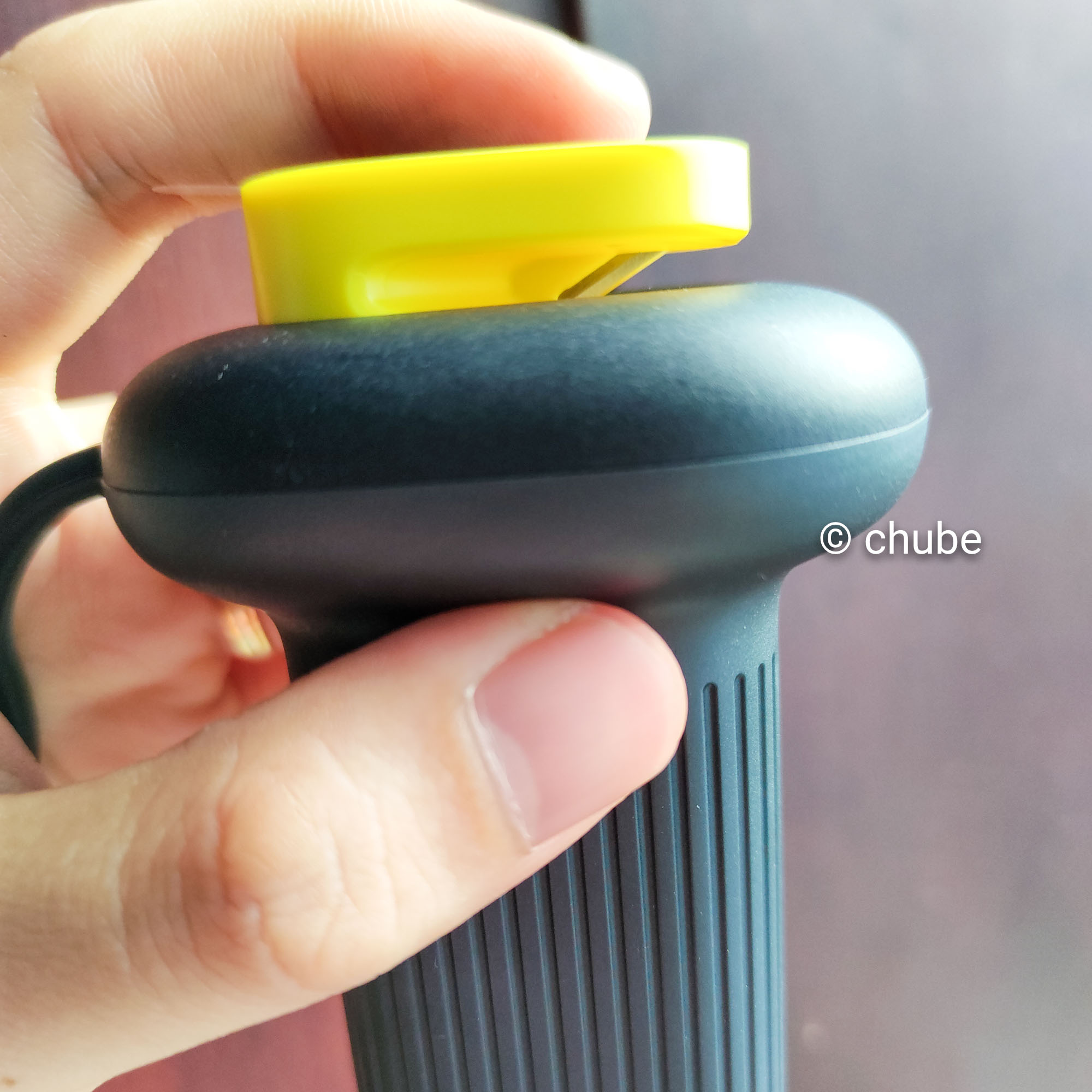 Dao cắt dây an toàn tích hợp trên Búa phá kính thoát hiểm Baseus GoTrip DT1