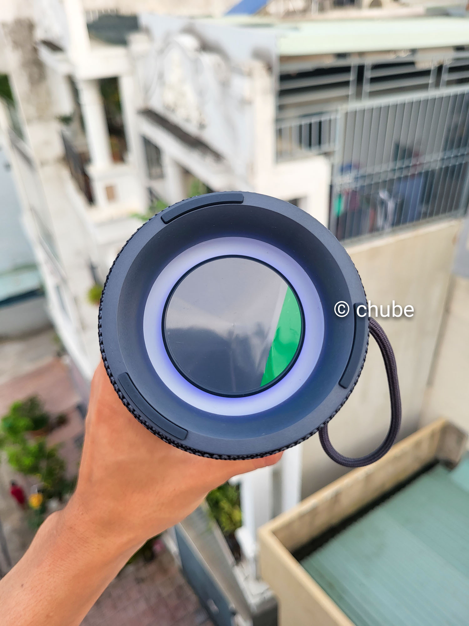 Loa Bluetooth Baseus AeQur 30 Air Outdoor thiết kế nhỏ gọn, dễ dàng mang theo