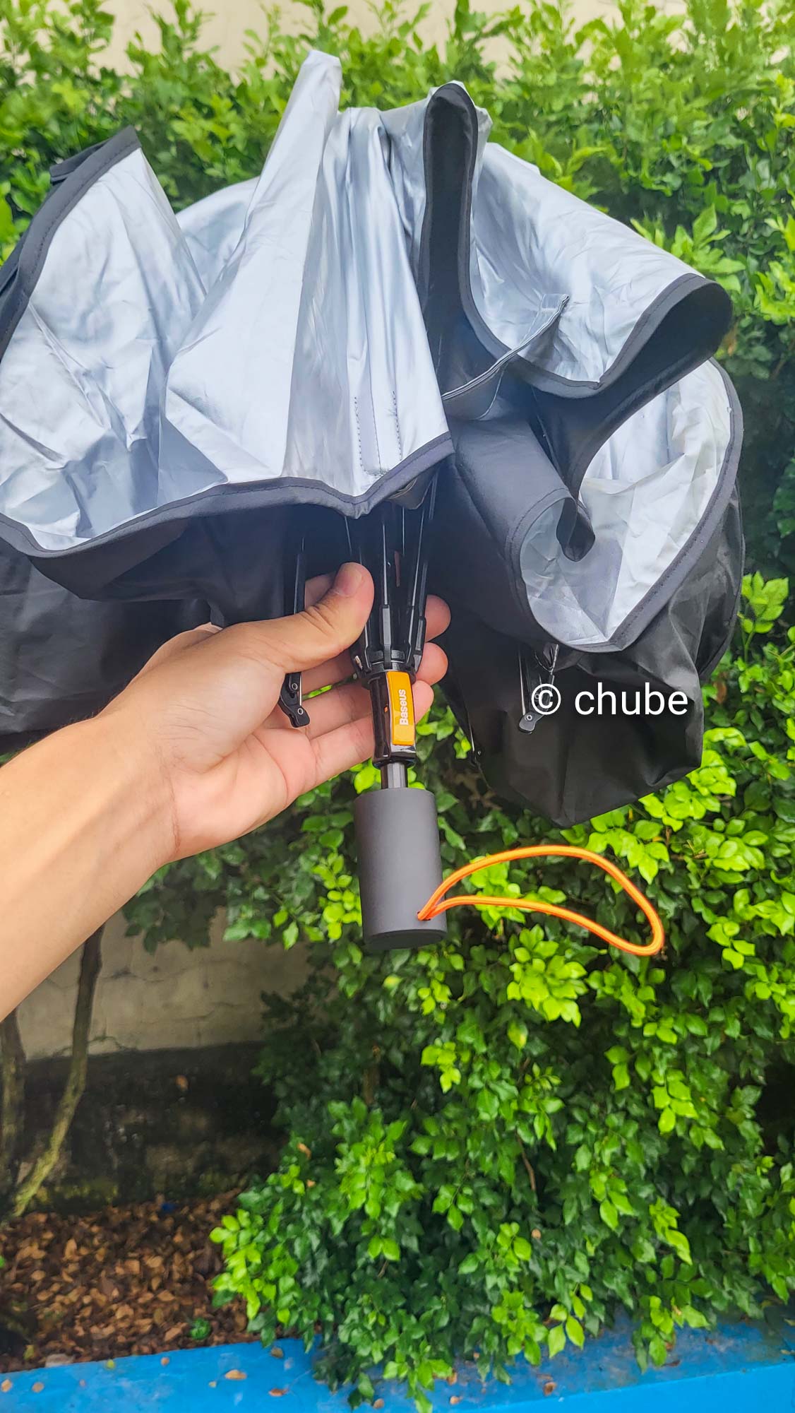 Dễ dàng mang theo và cất giữ ô che nắng Baseus CoolRide