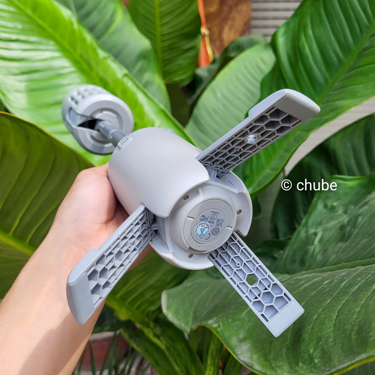 Camping Mát Mẻ Với Quạt Tích Điện Ngoài Trời Jisulife Ultra1