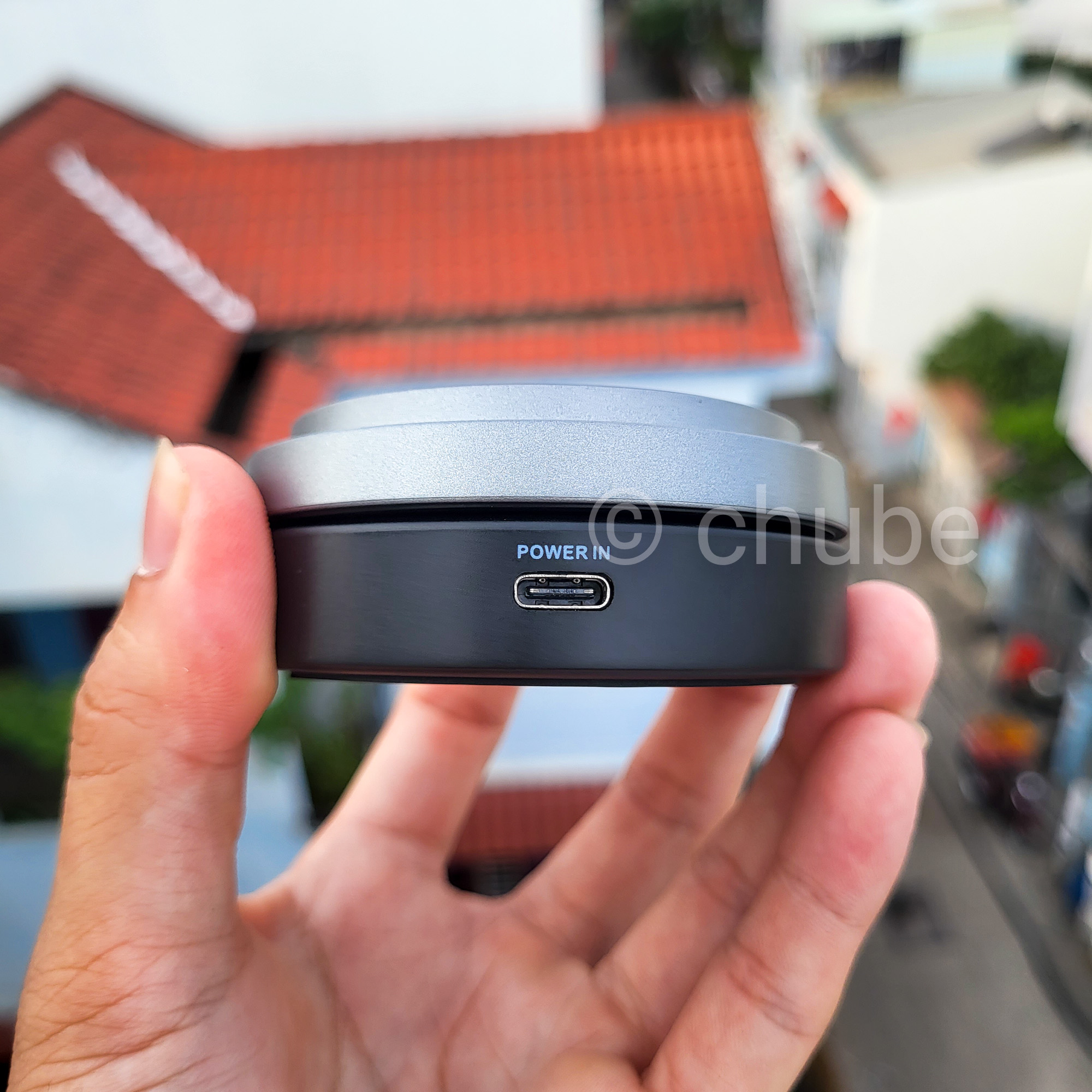 Đế sạc không dây USAMS CD234 hỗ trợ sạc 3 thiết bị, dễ dàng mang theo khi di chuyển