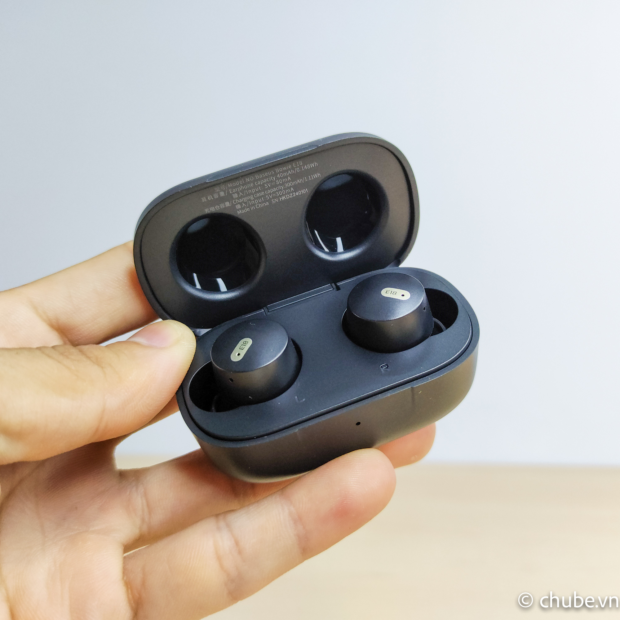 Tai nghe Baseus Bowie E18 chống nước nhẹ, phù hợp tập thể thao