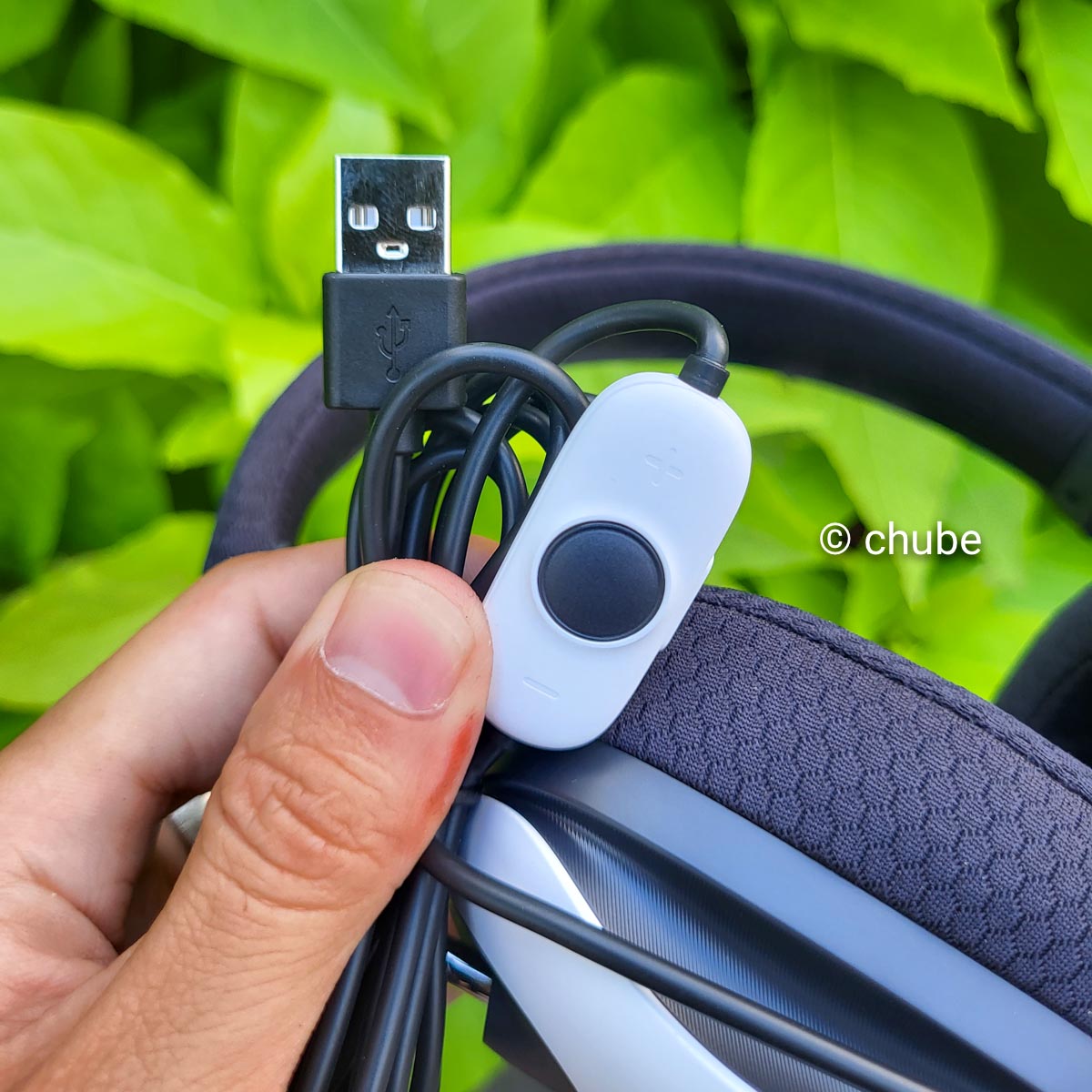 Tai nghe Baseus GoPlay 1+ Max USB-A chụp gần