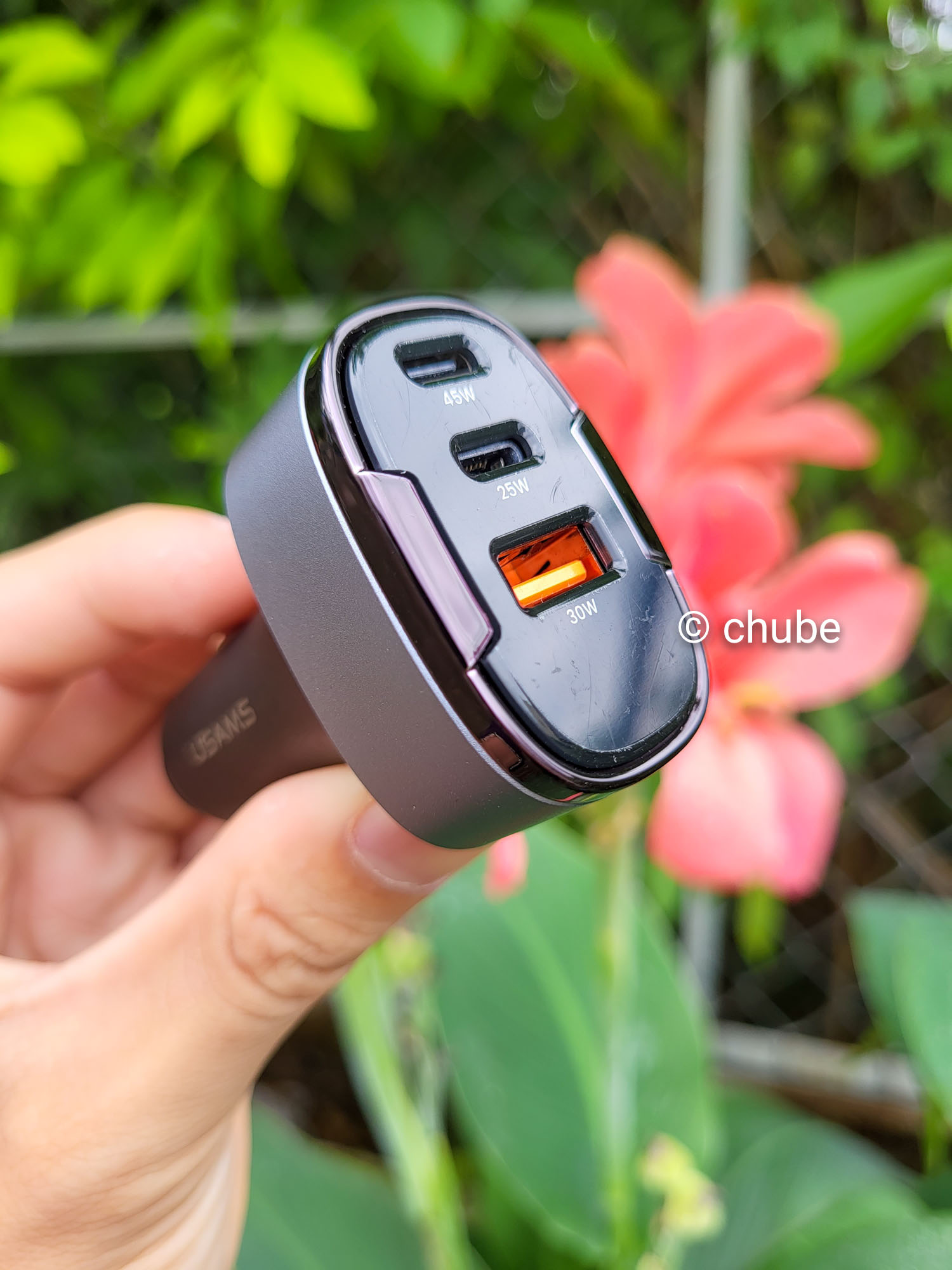 Tẩu sạc ô tô USAMS CC257 C42 100W với tính năng bảo vệ quá dòng, quá nhiệt, và chống cháy