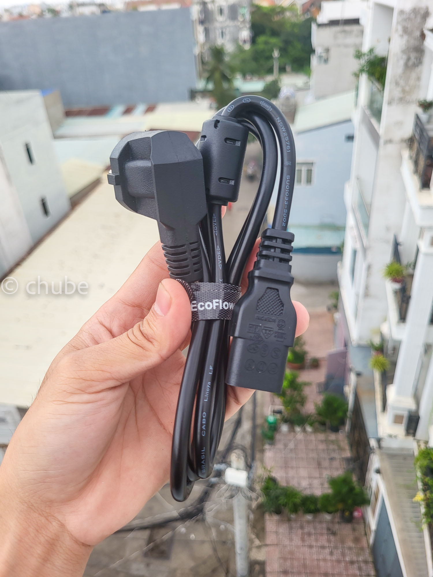 EcoFlow RIVER 2 256Wh - Hình ảnh trạm sạc di động với thiết kế đẹp mắt