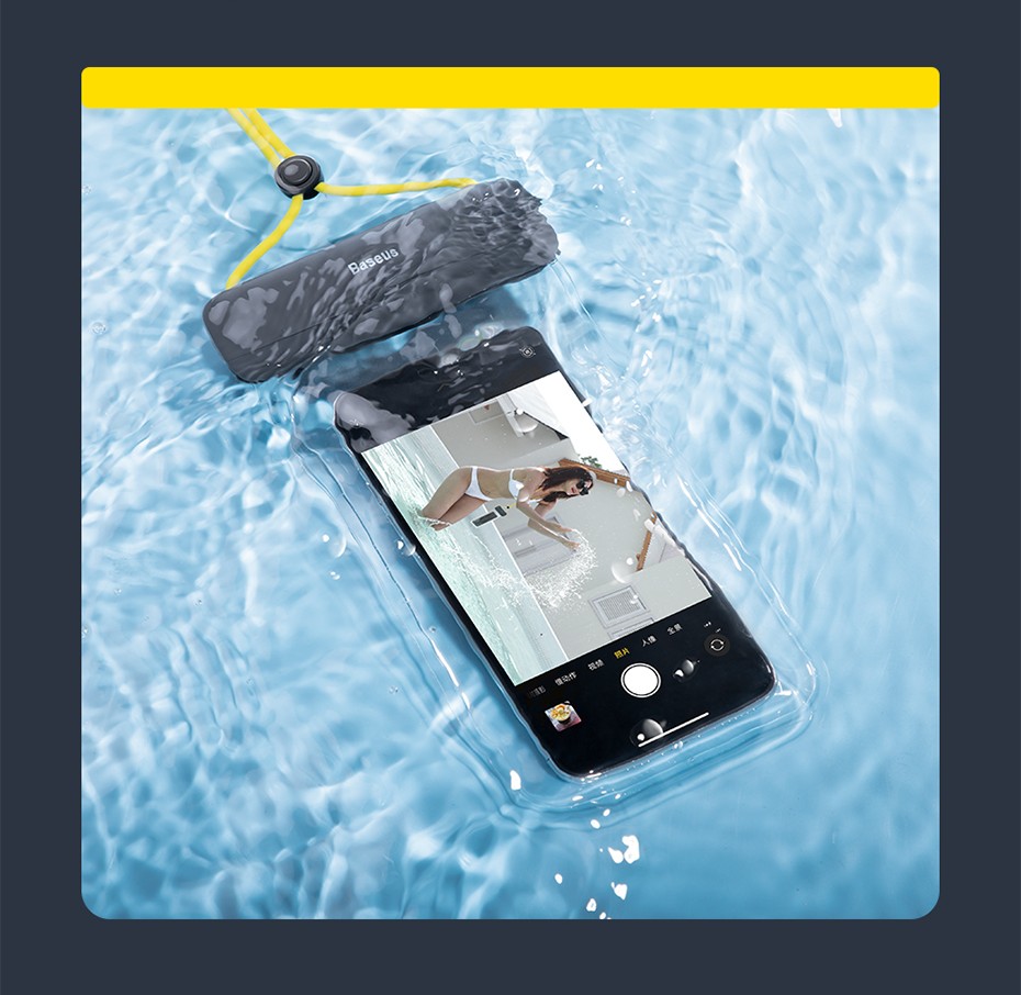 Túi chống nước Chube màu xanh dương, đang đựng điện thoại, mặt sau nền trắng.