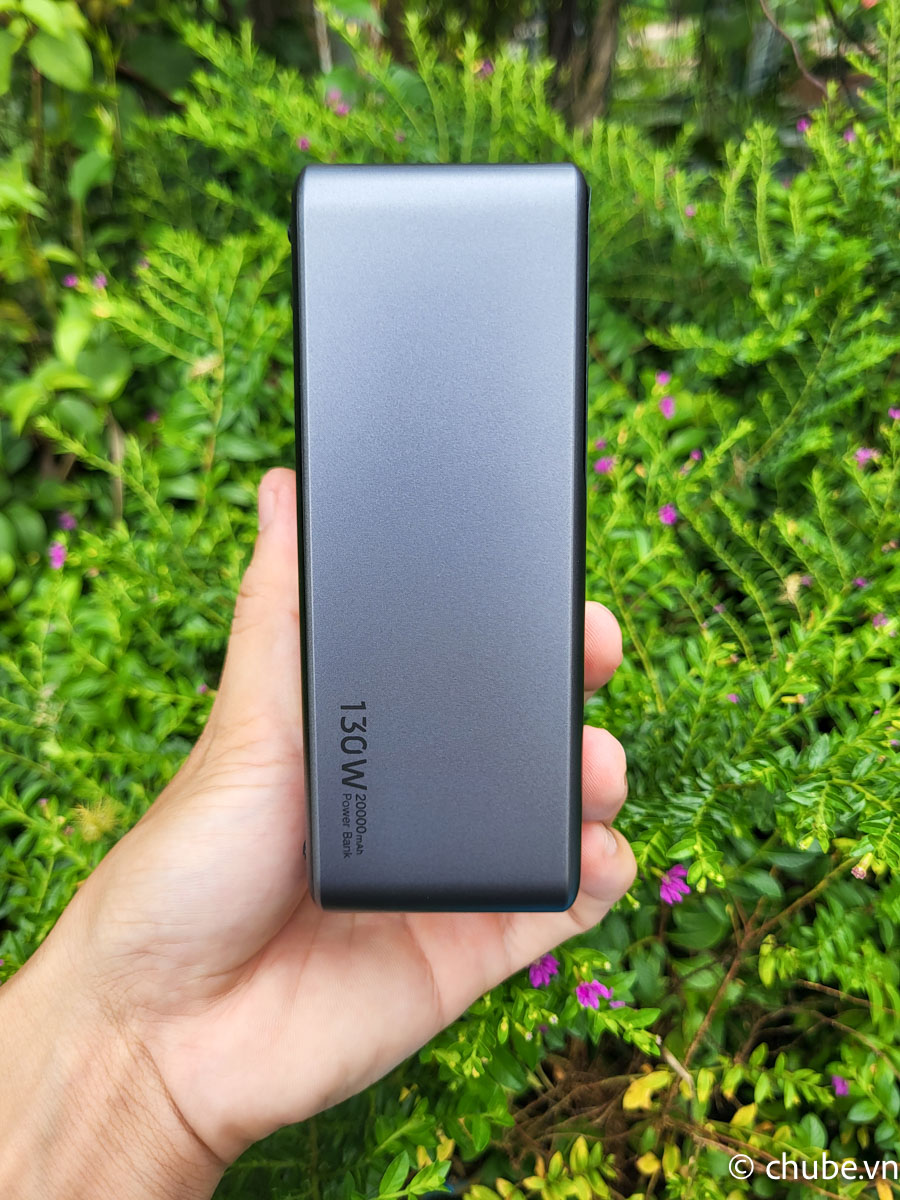 Pin dự phòng Ugreen PB721 thiết kế nhỏ gọn dễ mang theo