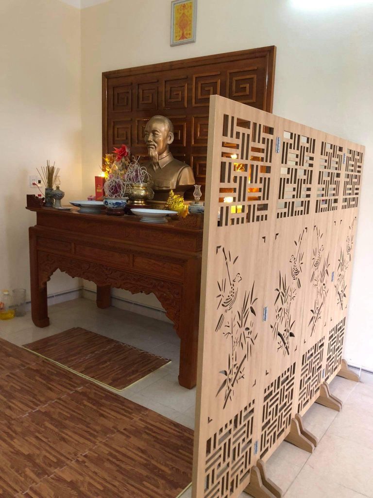 Sử dụng để che chắn bàn thờ tạo ra một không gian thờ cúng tĩnh lặng