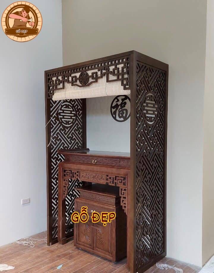 Bàn Thờ Hiện Đại BT 08 và vách ngăn trang trí 2 bên thiết kế và thi công không chạm trần.