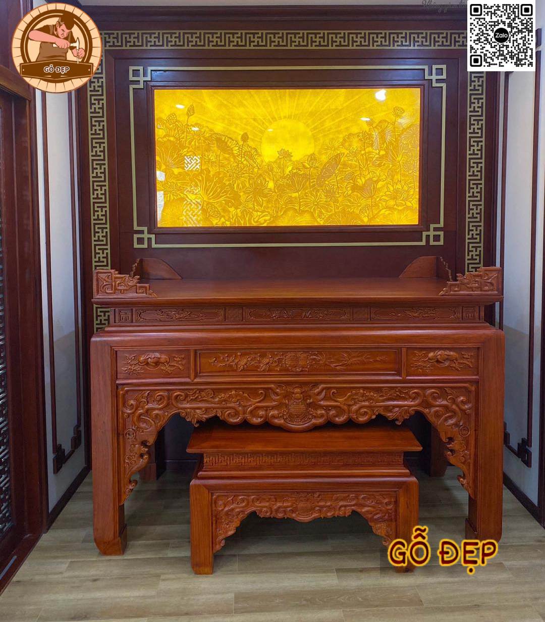 Mẫu cửa phòng thờ kết hợp với bàn thờ 2 cấp