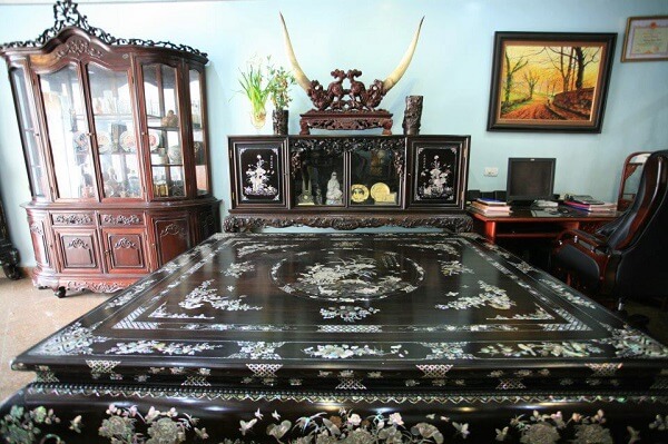 Sập gụ - Tủ chè giúp gìn giữ nét văn hóa tâm linh người Việt